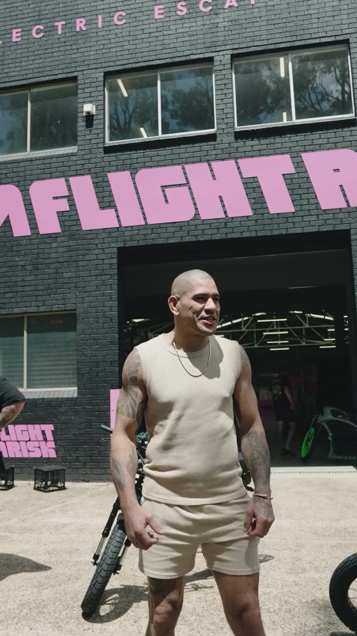 Load video: FR666 - BLACK